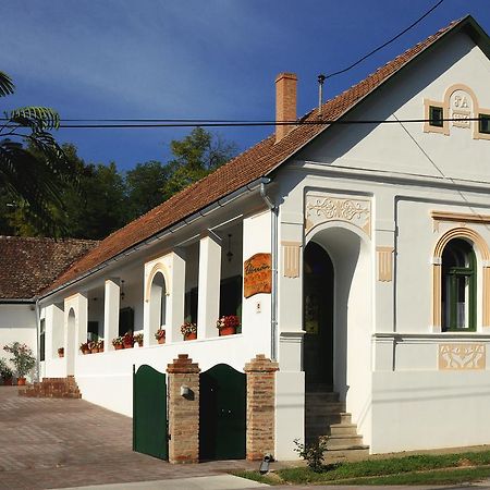 Florian Vendeghaz Pension Villánykövesd Buitenkant foto